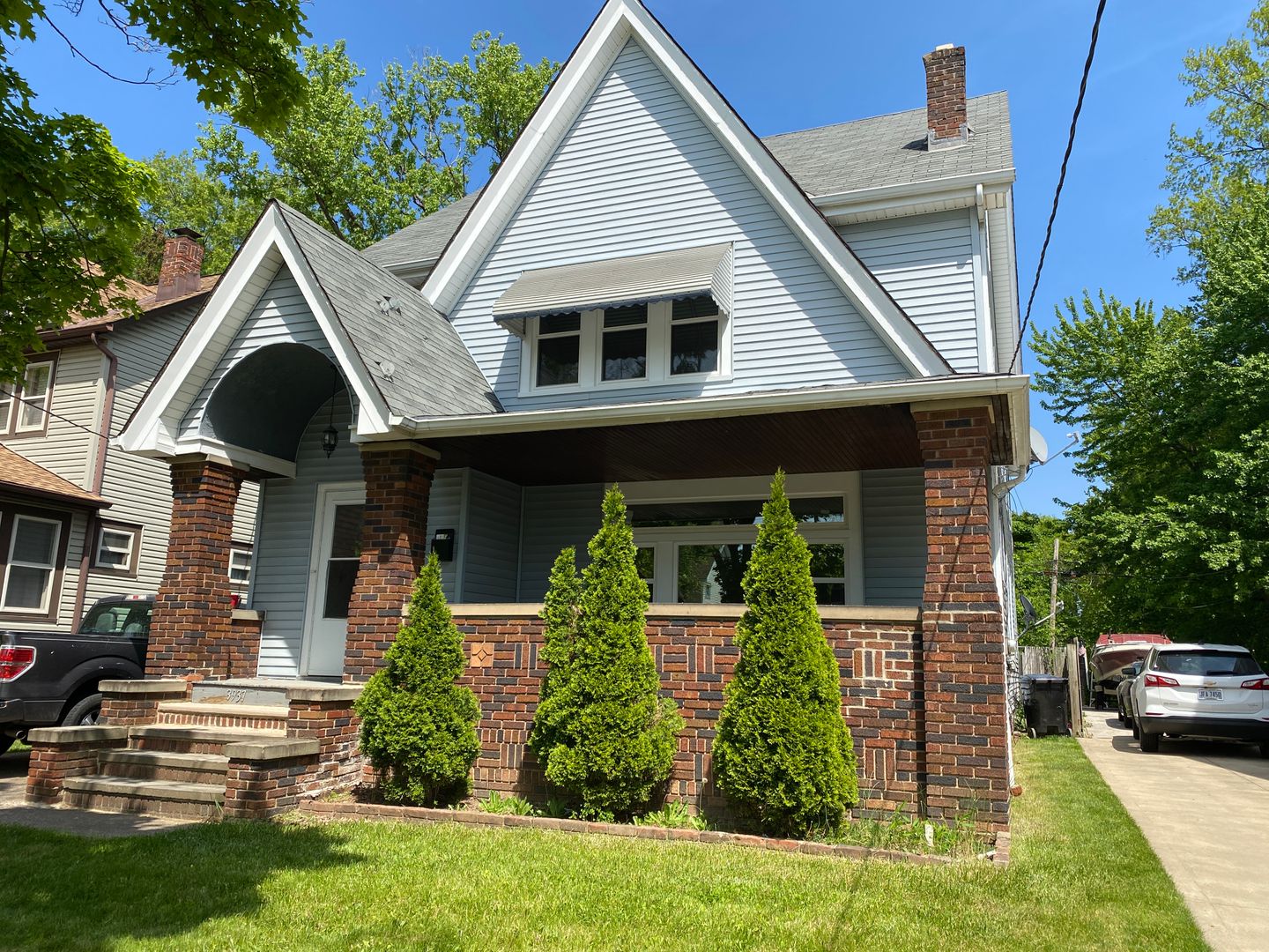 Cleveland Apartment: 3937-3939 W. 157th St.
