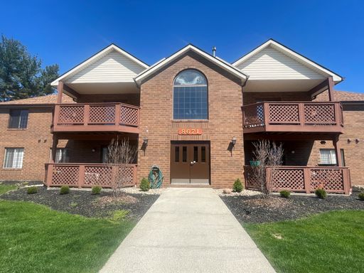 Broadview Heights: Stunning 2-Bedroom 2- FULL Bathroom Apartment – photo 1