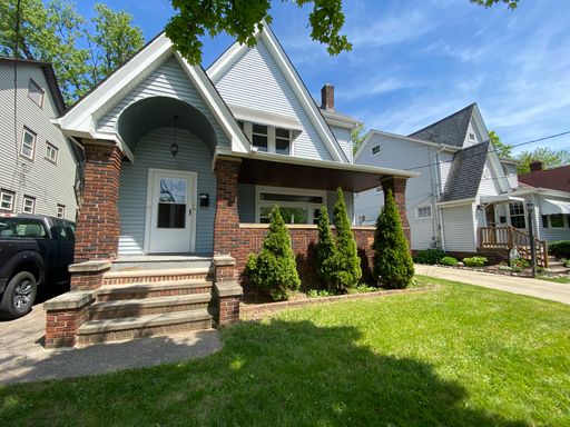 Updated 3-Bedroom Upper Unit! – photo 1