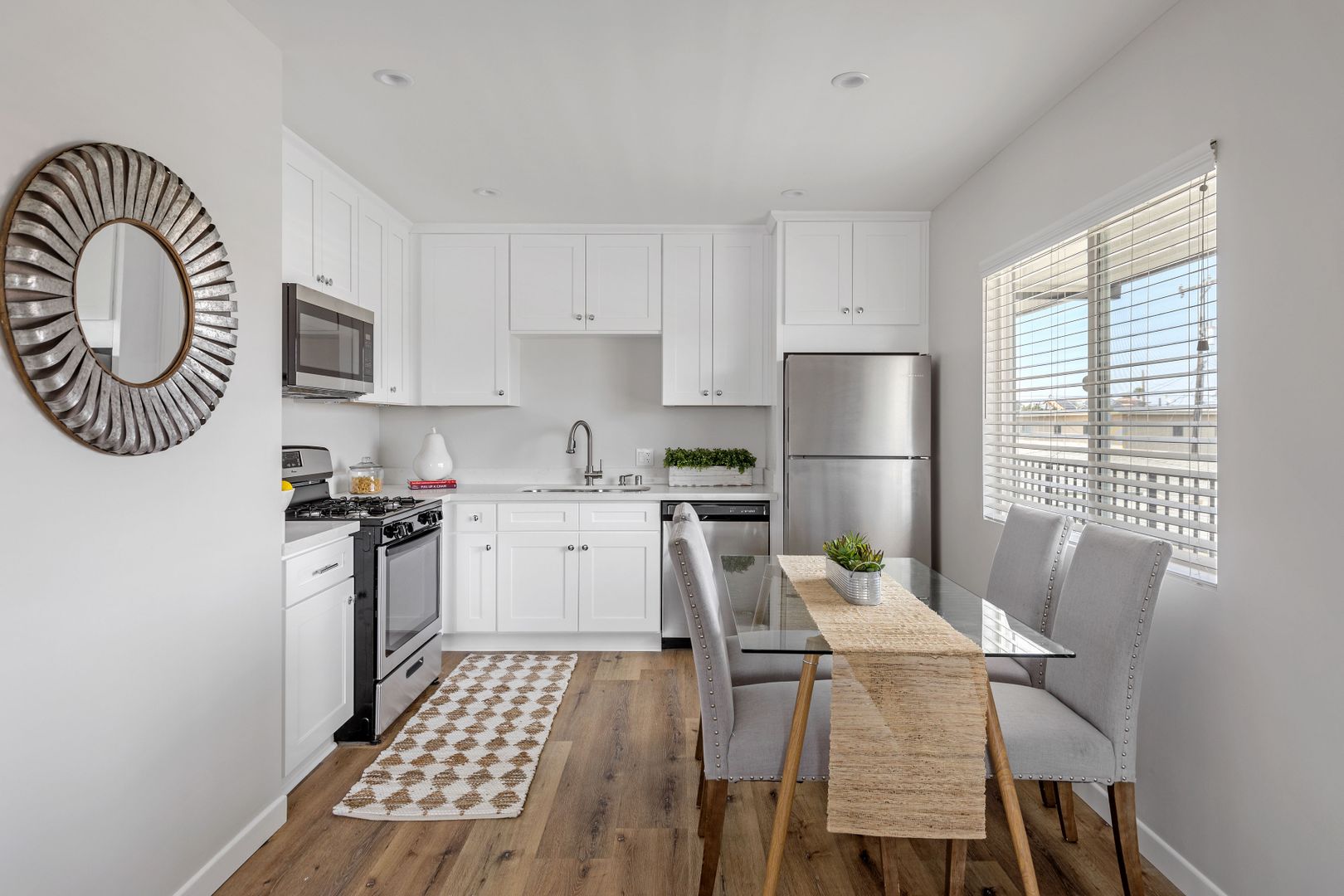 Redondo Beach Apartment: 2119 Mathews Ave