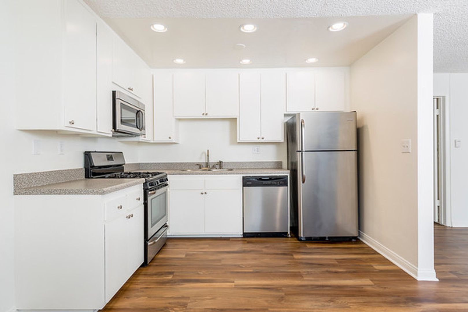 Redondo Beach Apartment: 2616 Mathews Ave.