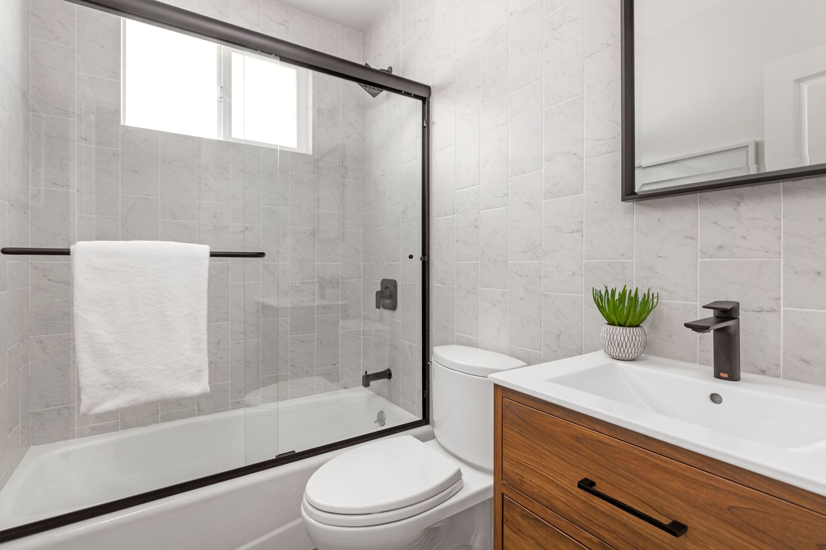 Redondo Beach Apartment: 2119 Mathews Ave
