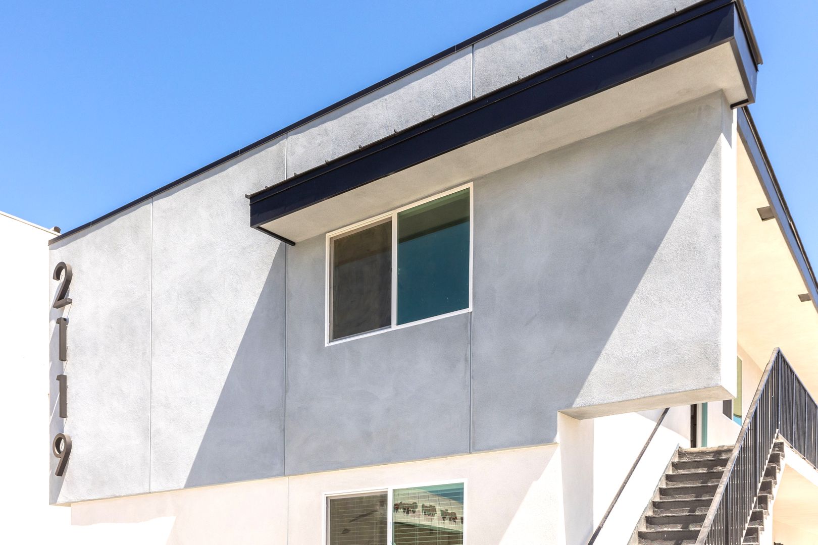 Redondo Beach Apartment: 2119 Mathews Ave