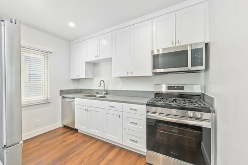 $2795 - NEWLY REMODLED - 2 Bedroom/1 bath in El Segundo