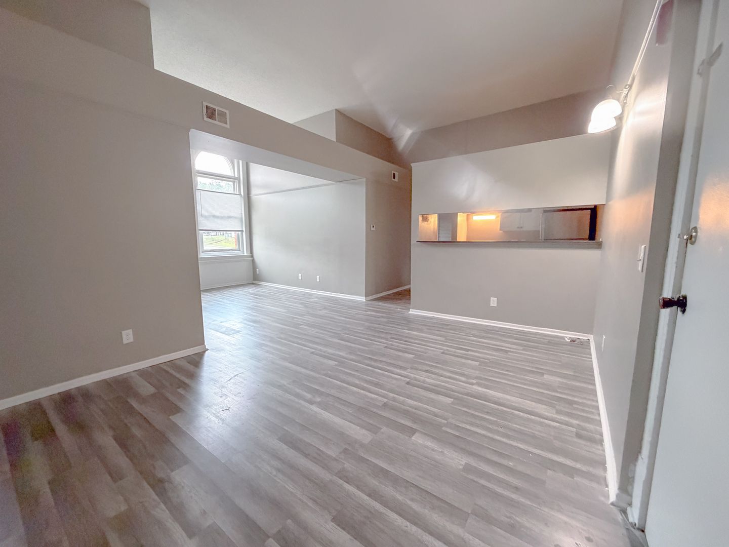 Omaha Apartment: 1012 S 24th St