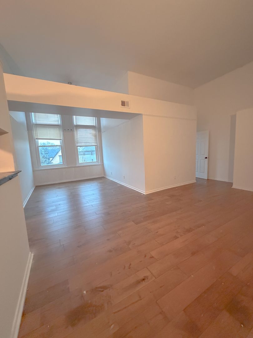 Omaha Apartment: 1012 S 24th St