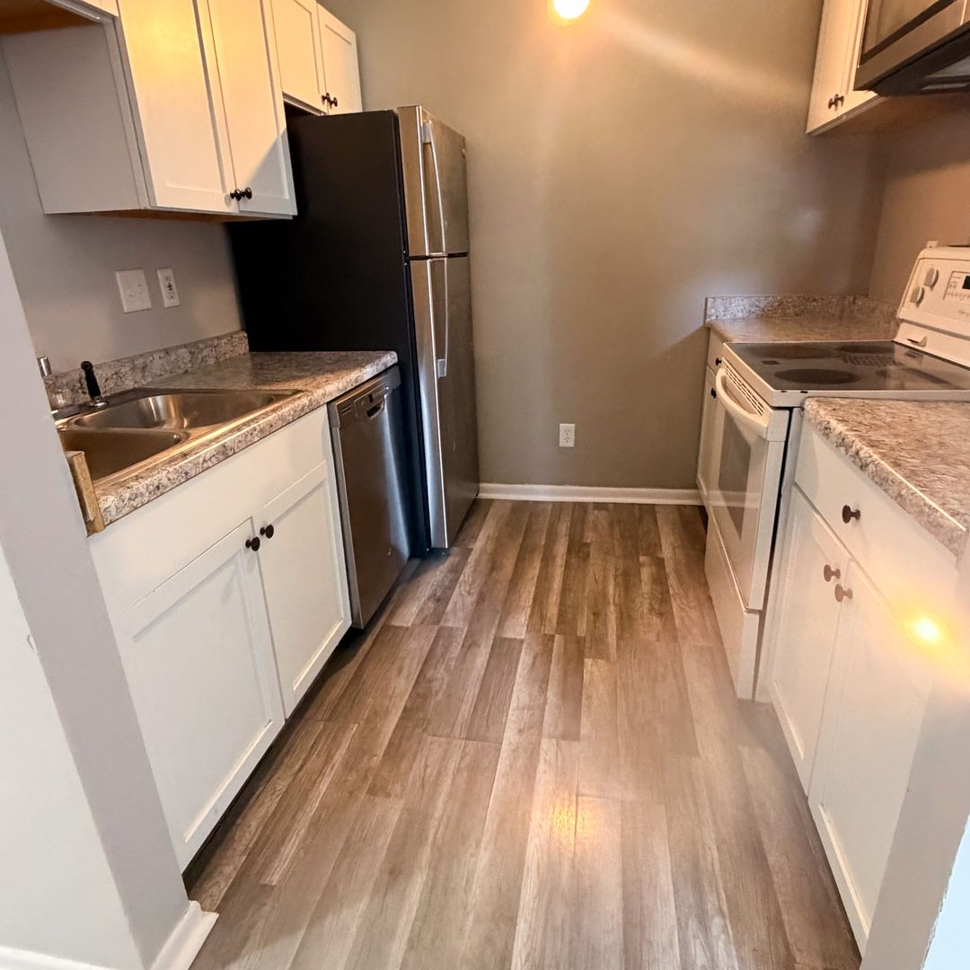 Omaha Apartment: 1012 S 24th St