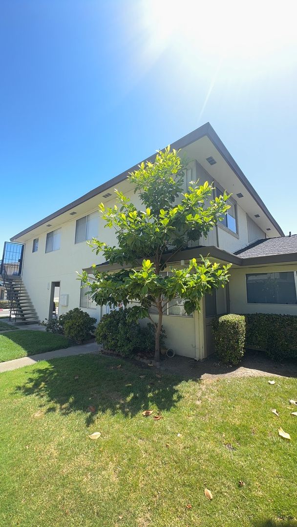 Union City House: 34740 Skylark Dr #2