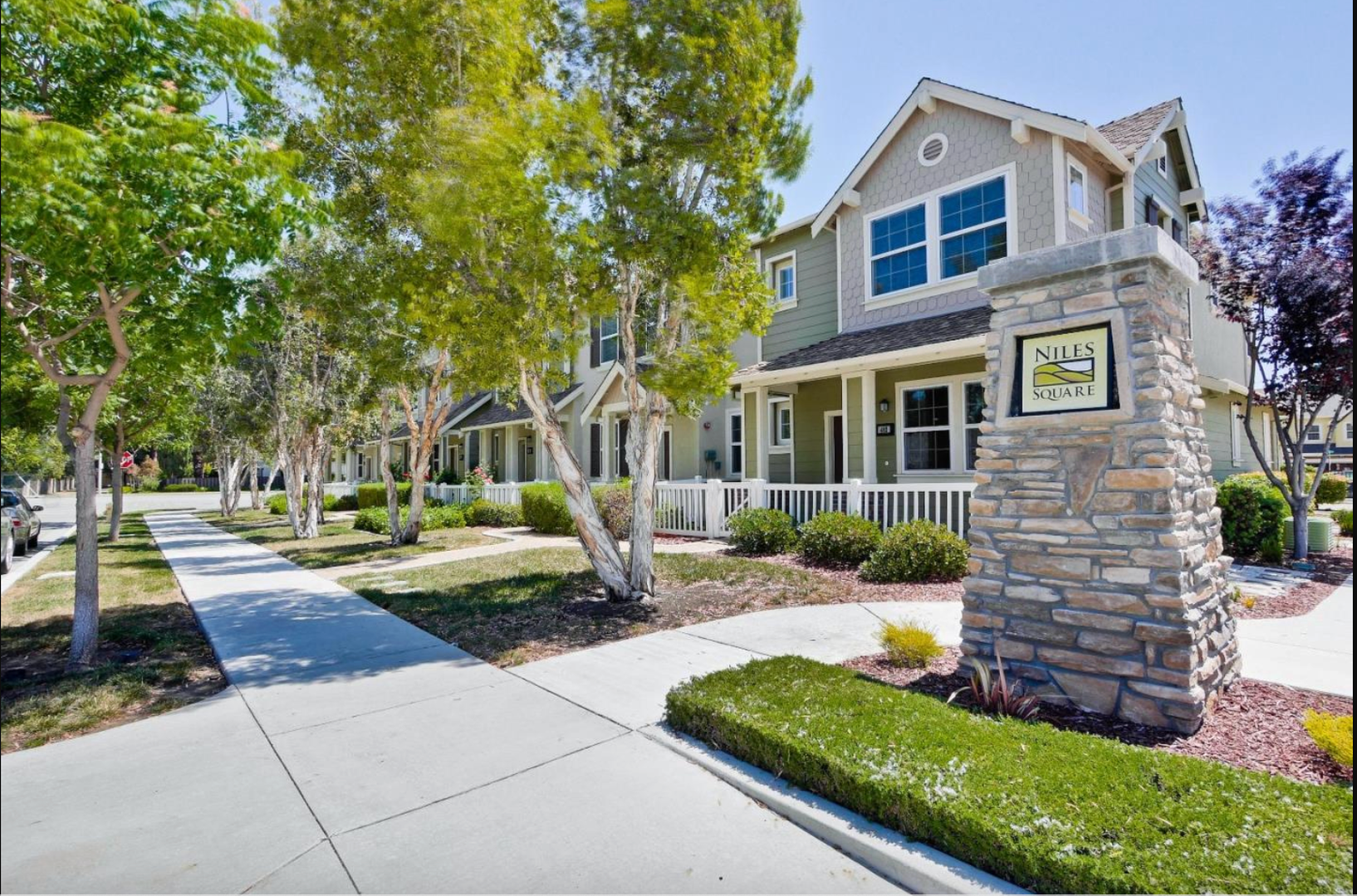 Fremont Townhome: 402 Rock Ave