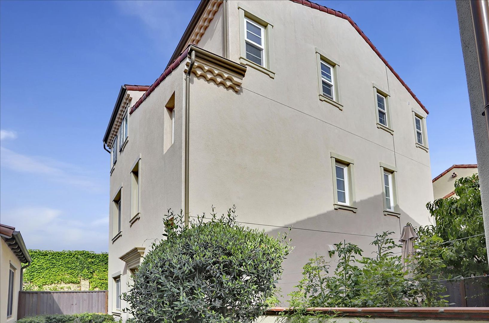 Fremont House: 593 Pistache Terrace