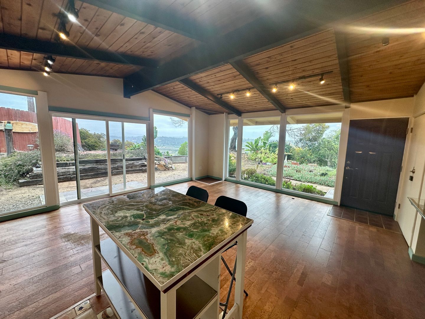 ENCINITAS House: 2031 CREST DRIVE