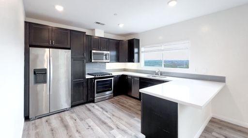Luxury Townhome w/2 Car Garage & Ocean Views - USD Off-Campus Housing – photo 1