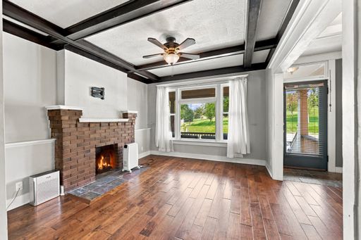 Stunning Unit in the Heart of Capitol Hill! – photo 1
