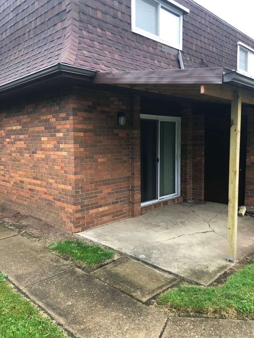 Newark Apartment: 287 S. Williams