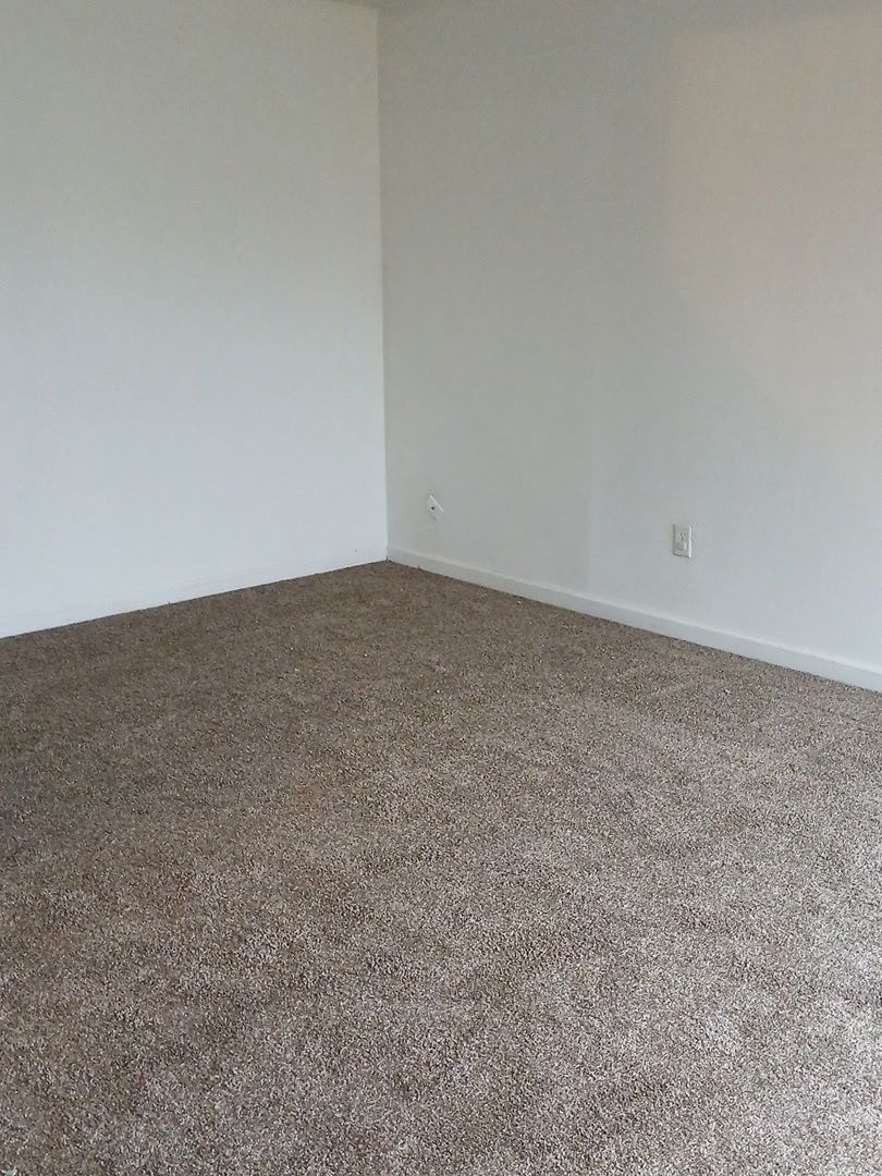 Newark Apartment: 1720 King Road