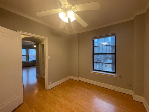 One Bedroom in Lakeview – photo 1