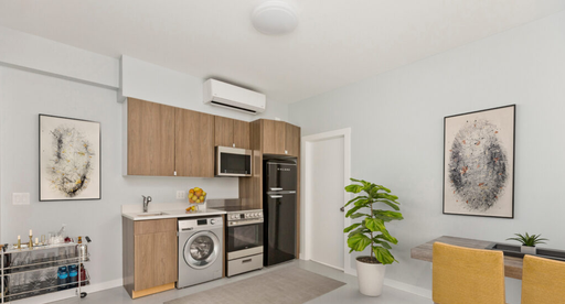 One Bedroom in Uptown! – photo 1