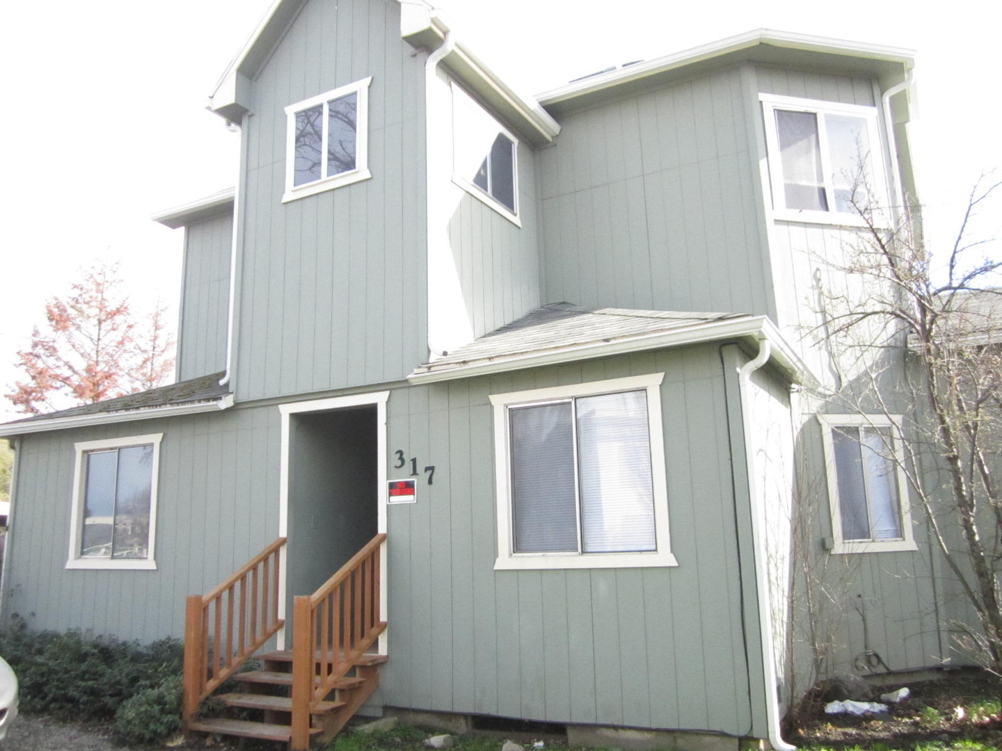 Medford Apartment: 317 W. 2nd St.