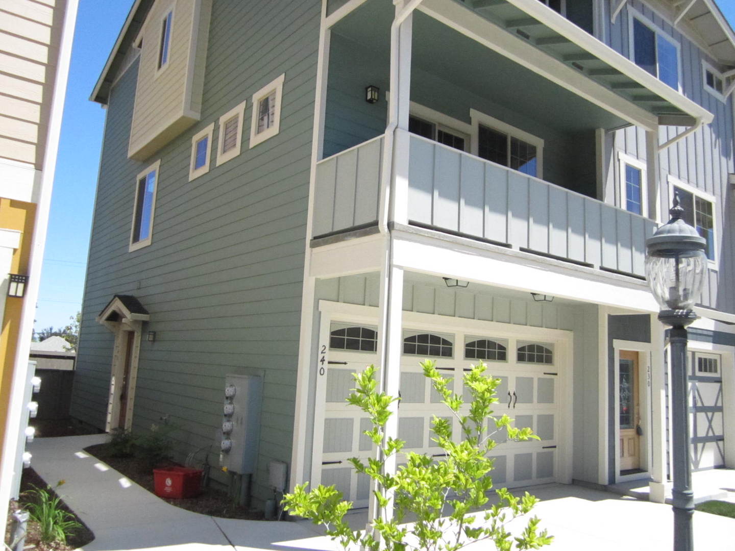 Medford House: 240 Cherry Bark Ln