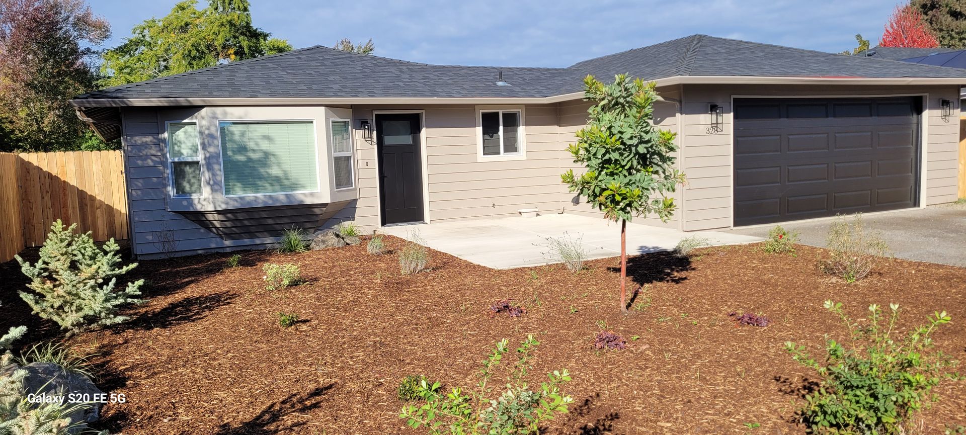 Central Point House: 328 Snowy Butte Ln