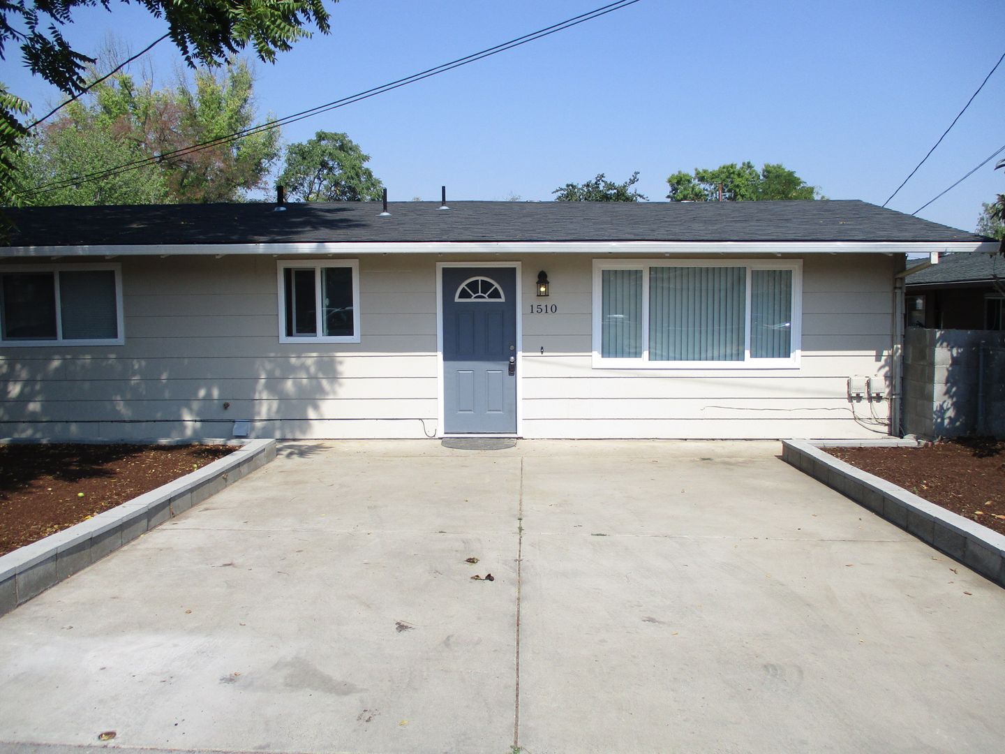 Medford Apartment: 1510/1512 Meadows Ln