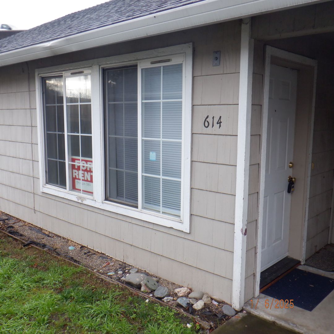 Medford Apartment: 614 E 9th St