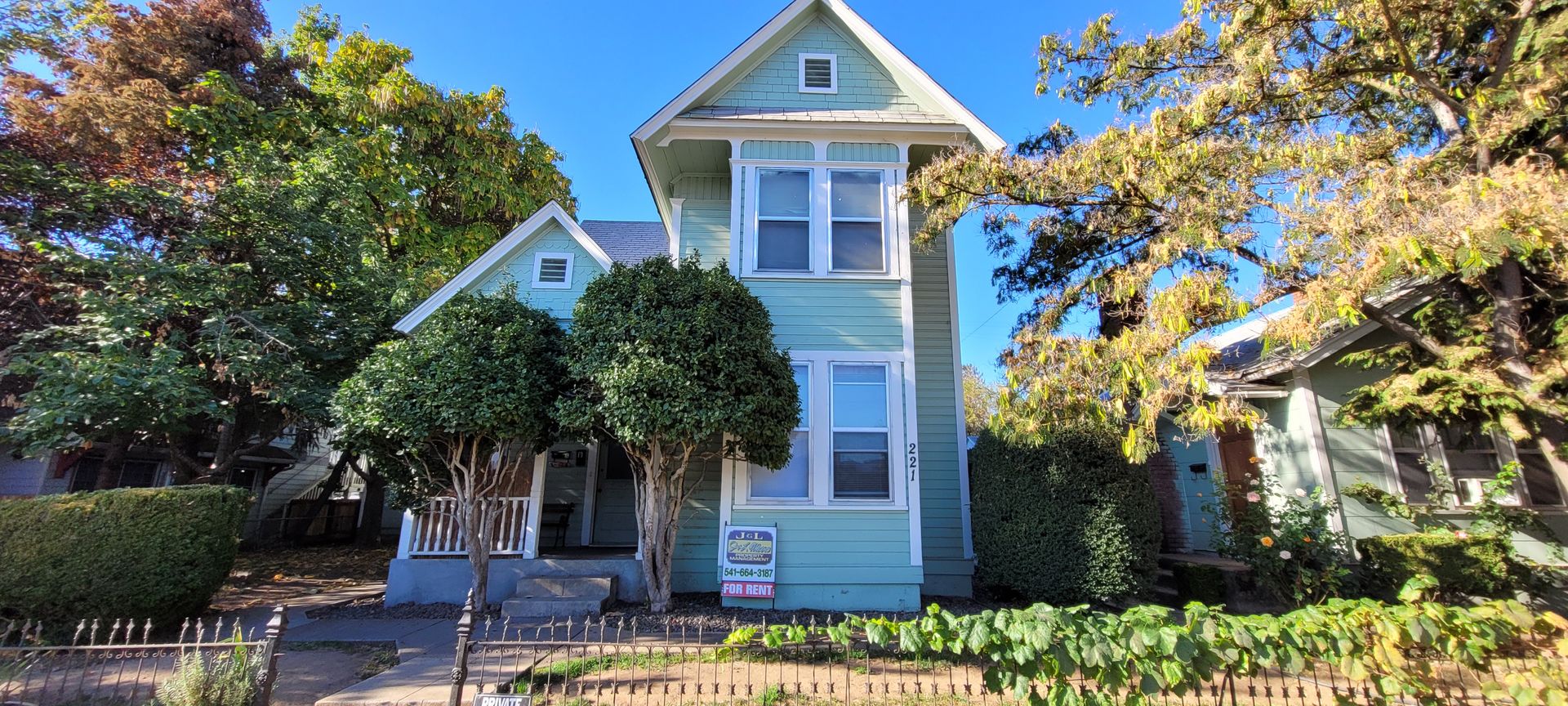 Medford Apartment: 221 N Holly
