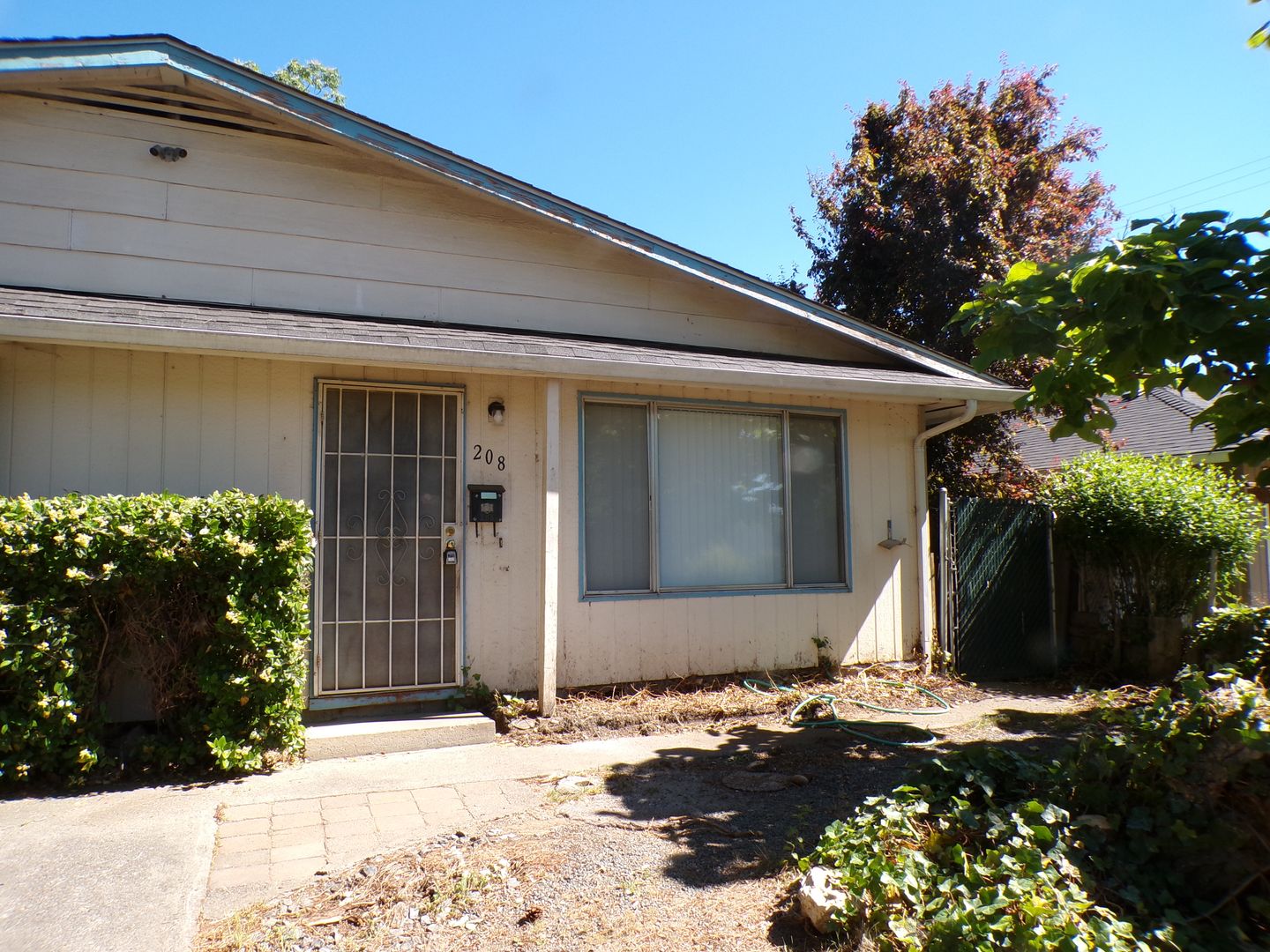 Medford Apartment: 208/210 Haven St.