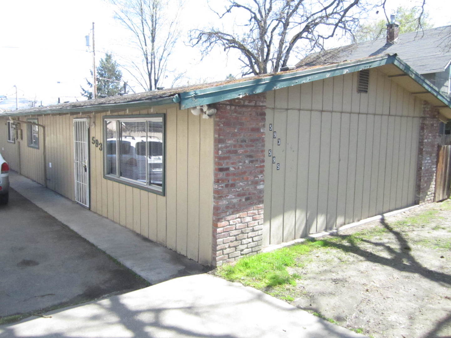 Medford Apartment: 593-595 S. Columbus