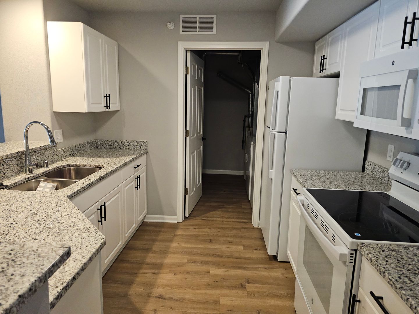 Madison Apartment: 1602 Kings Mill Way