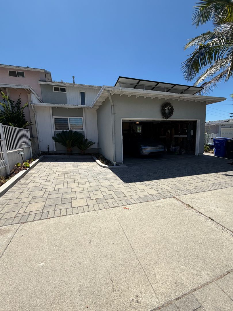 Oceanside House: 4077 Lake Blvd