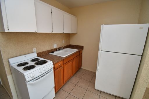 Studio Apartment - North Las Vegas - Upstairs unit - NO PETS - 3021 E Carey
