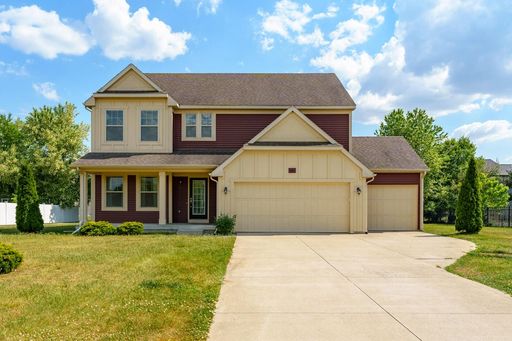 4 Bedroom Home in Applegate Trails – photo 1