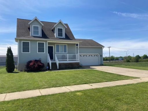 Charming 3 Bedroom, 2.5 Bathroom Home Fully Furnished in Benton Harbor Close to Lake Michigan and St. Joseph