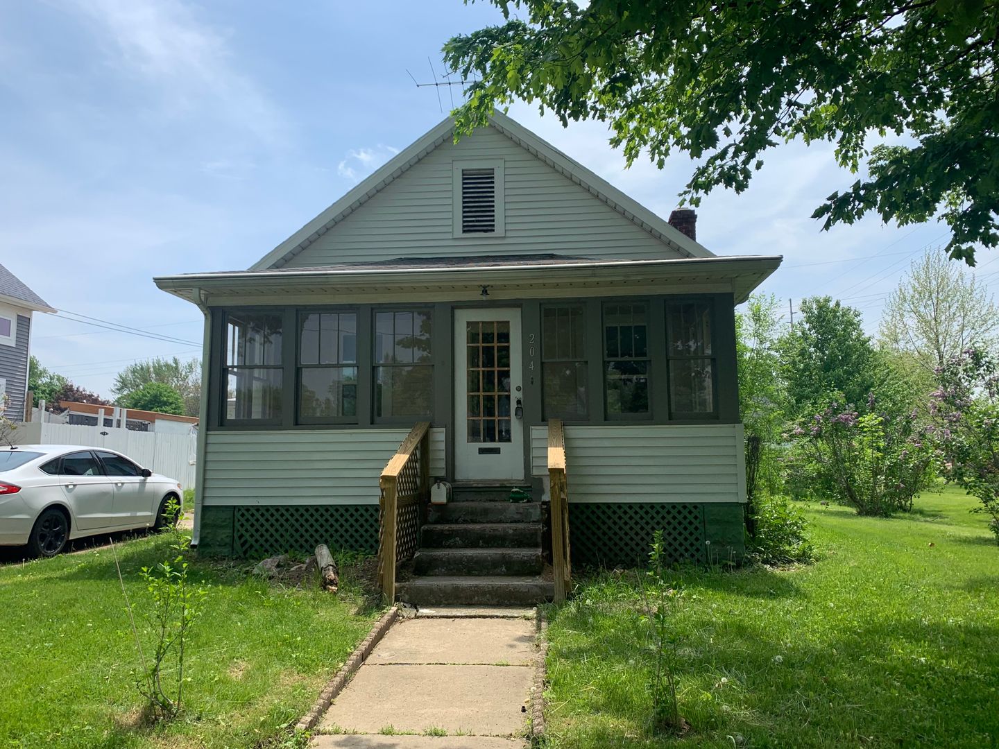 Three Oaks House: 204 E. Beech St