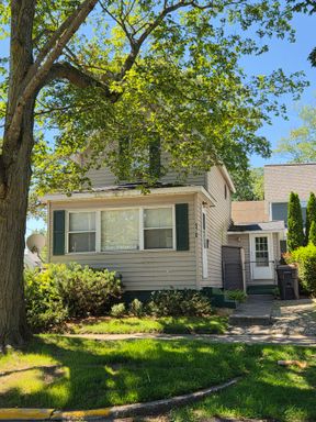 Charming 1-Bedroom Home in Downtown South Haven