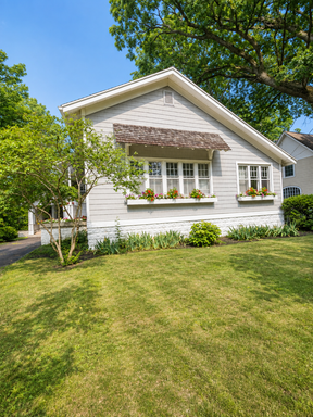Fully Furnished 3-Bedroom Home in Saugatuck