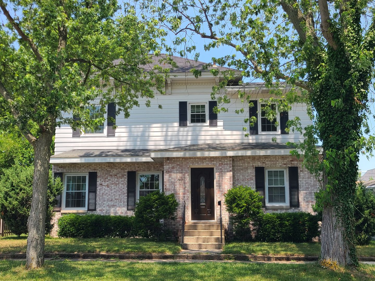  3-bedroom, 2-bathroom home located in beautiful St. Joseph, MI