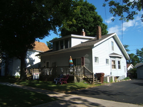 Two Bedroom, One Bath Lower Unit Apartment in South Haven