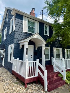 Charming Three Bedroom Upper in Milwood Area – photo 1