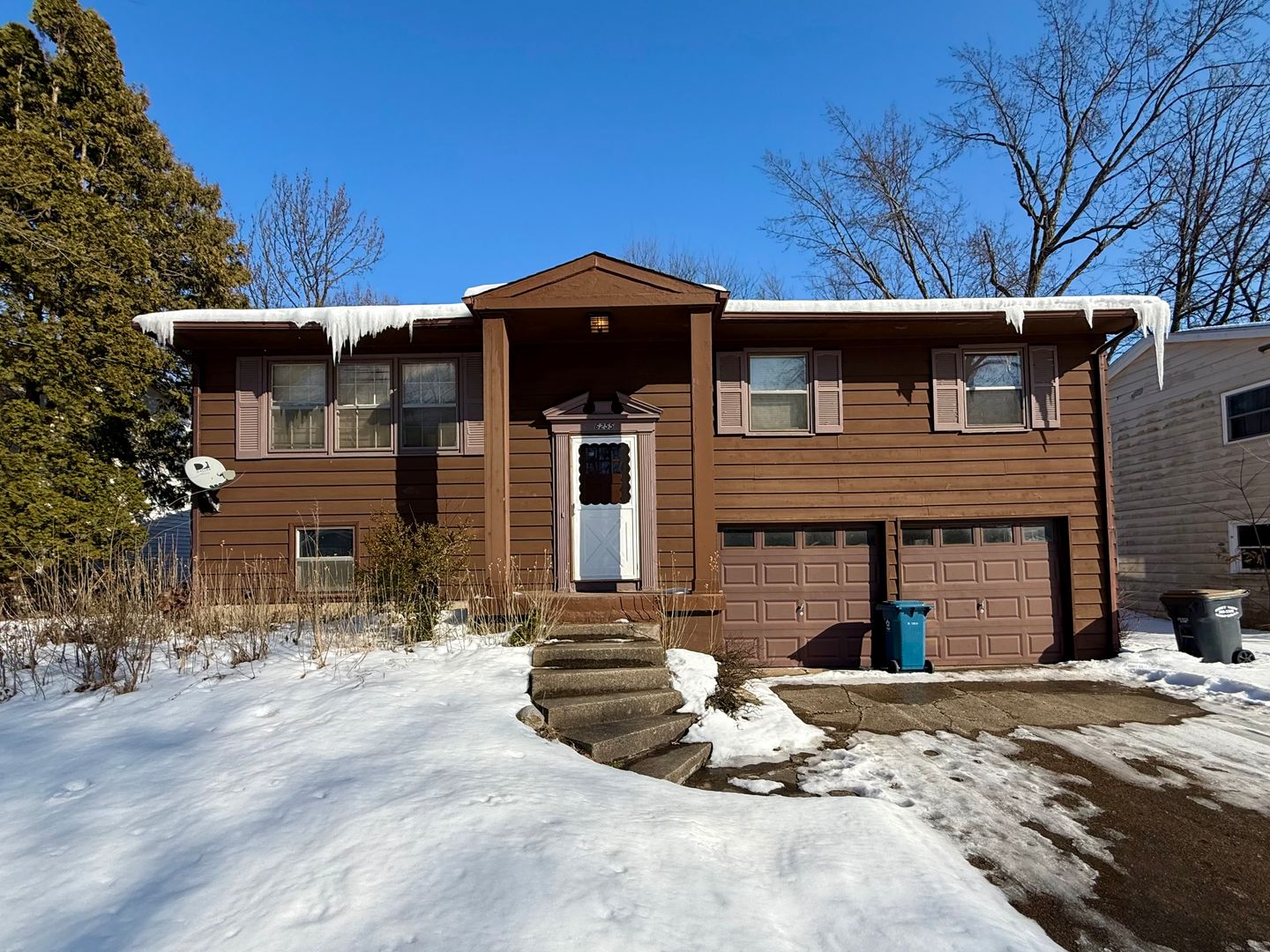 Portage House: 6255 Peachtree St