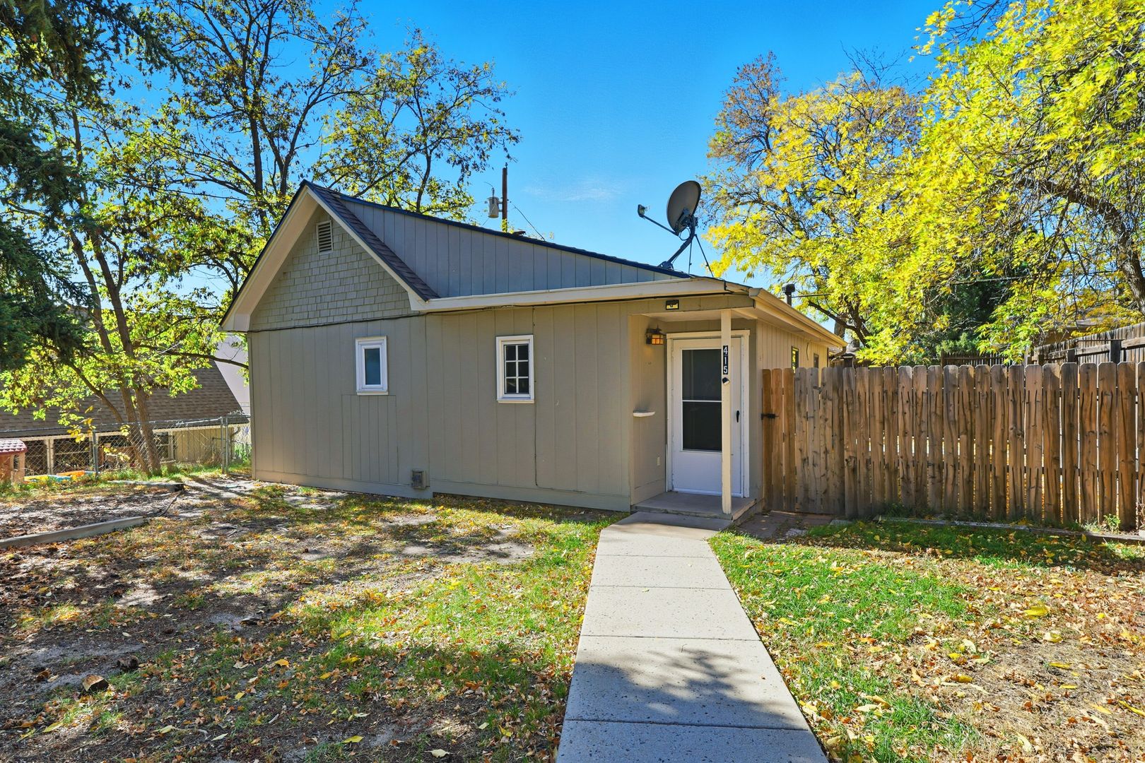 Castle Rock House: 415 Lewis Street