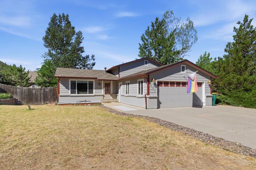 3 bed 2 1/2 bath Tri-level near Downtown Castle Rock! – photo 1