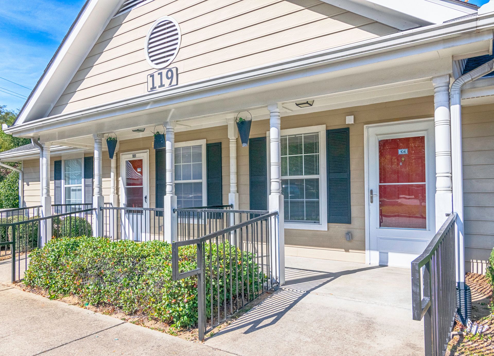 Warrenville Apartment: 115 Timmerman Street