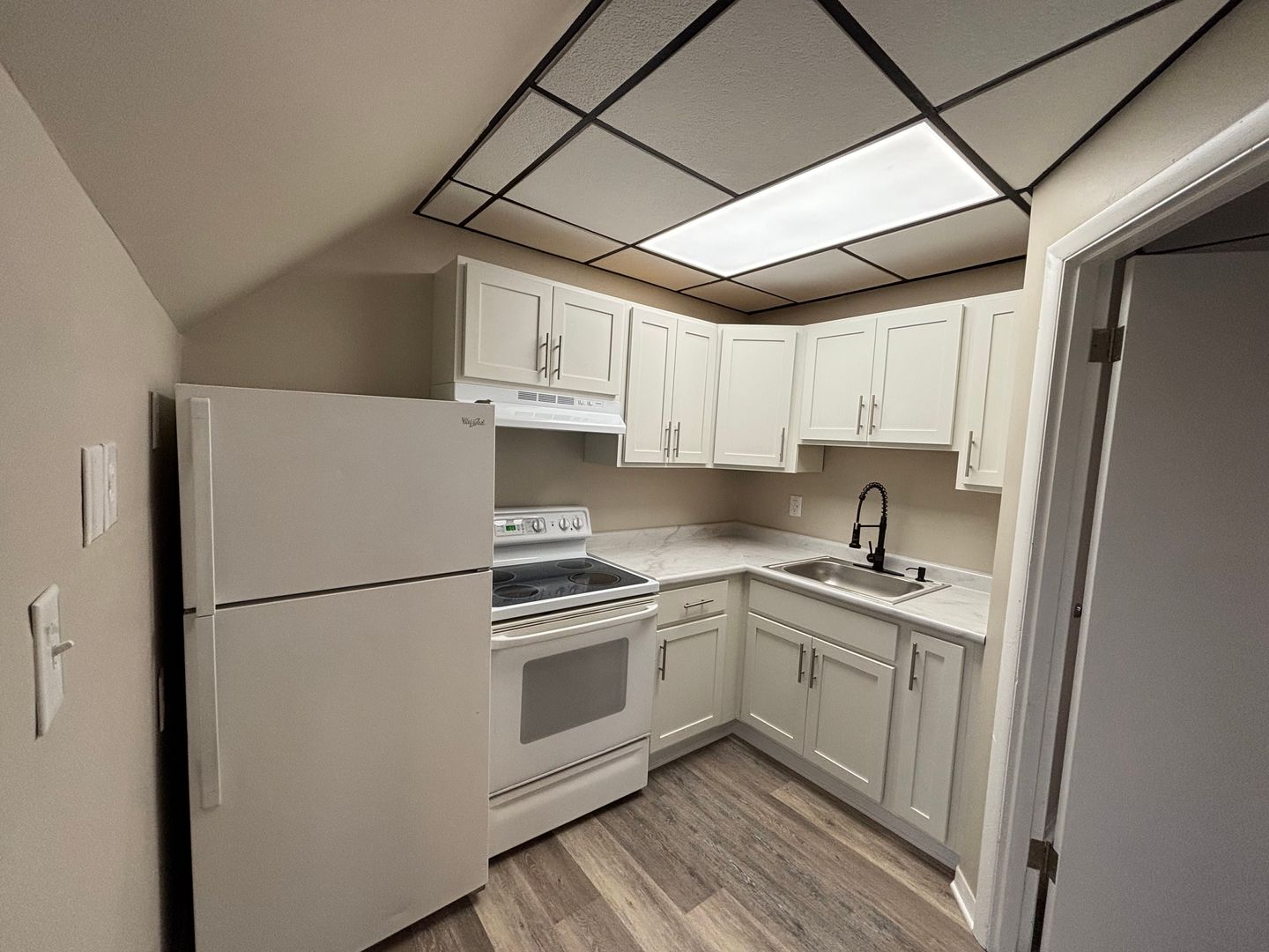 Washington Apartment: 562 - 564 East Maiden St.