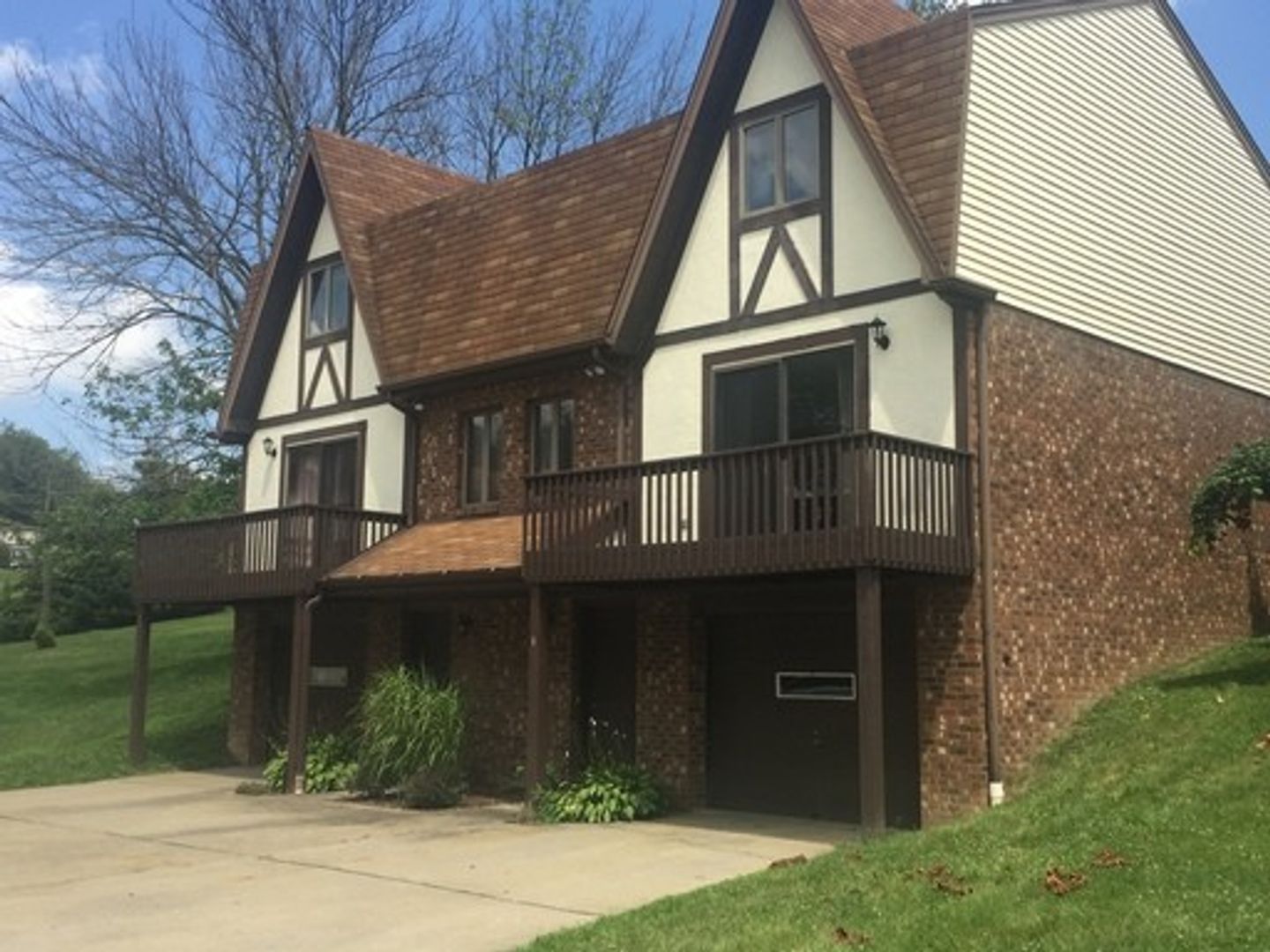 Washington Apartment: 751 Weirich Ave