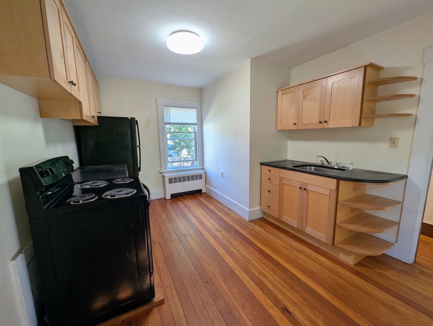 Brattleboro Apartment: 146 Elliot St 2nd Flr 146E-2nd