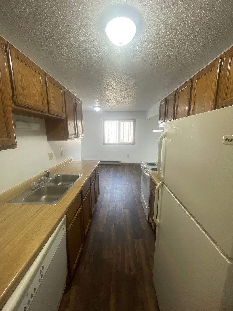 Hazen Apartment: 701 Highway Drive