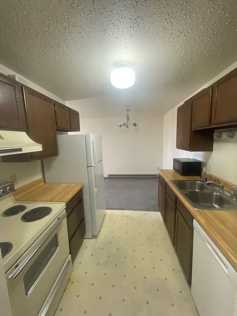 Hazen Apartment: 701 Highway Drive