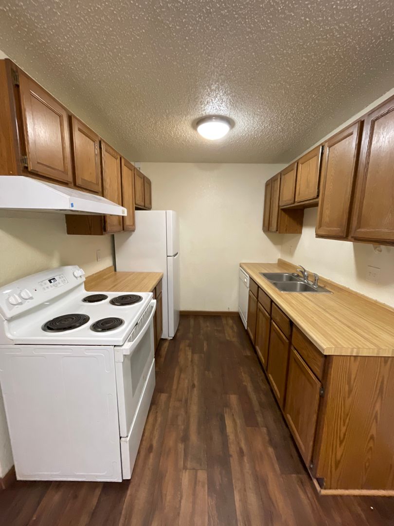 Hazen Apartment: 701 Highway Drive